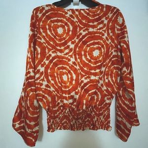 This beautiful Michael Kors shirt for a nice summer day.